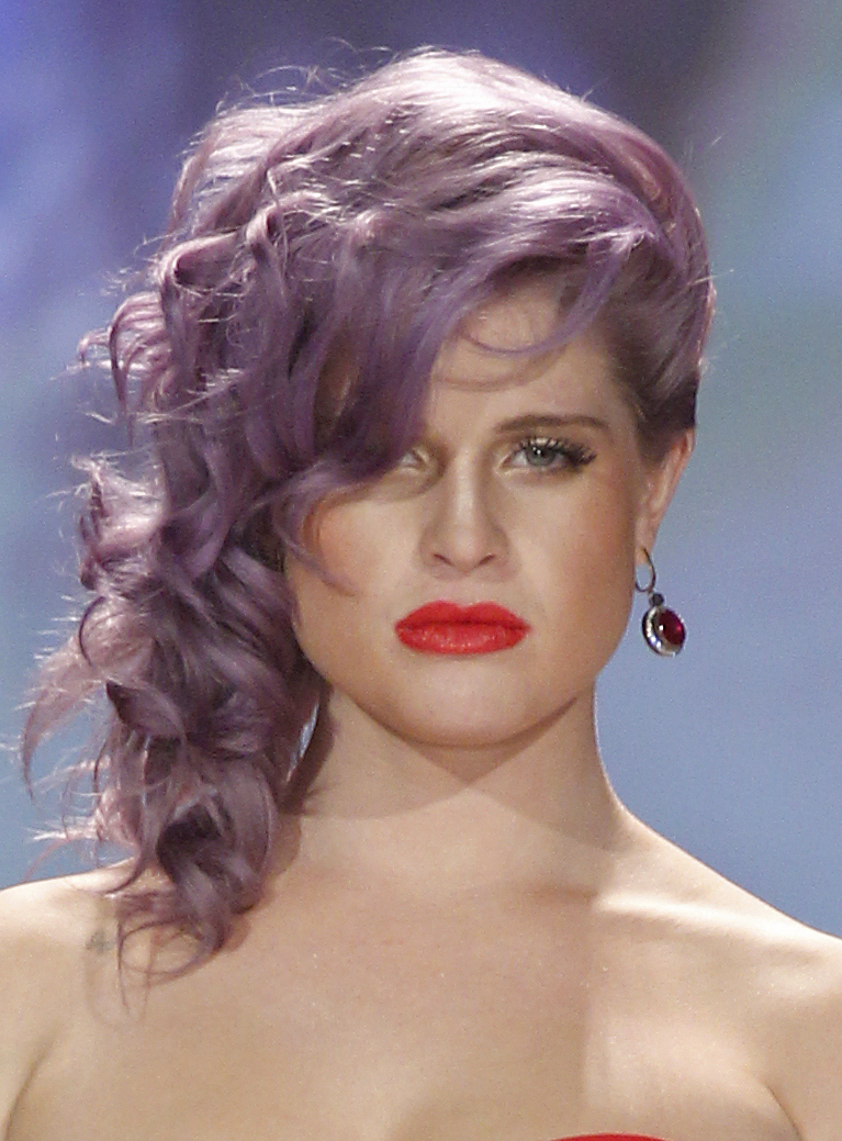11 seductive red lipstick looks